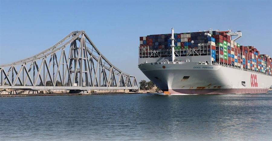 %54.2 ارتفاعًا في حمولات سفن الحاويات العابرة لقناة السويس خلال 8 أشهر